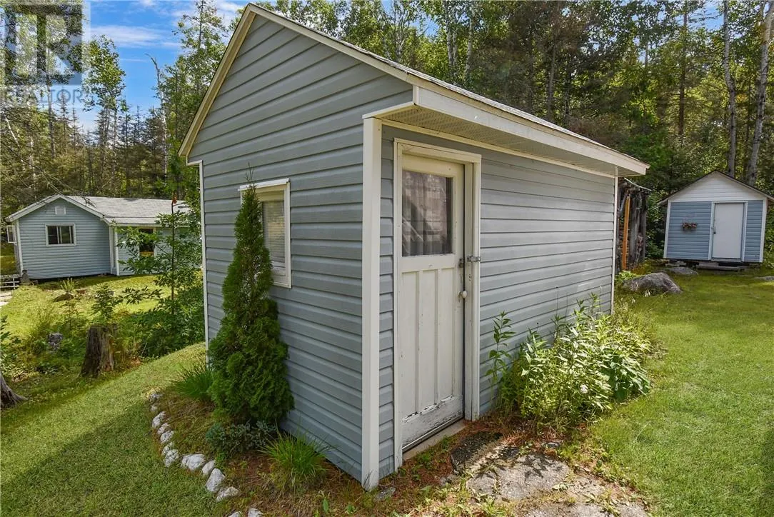 40 Ministic Lake Road