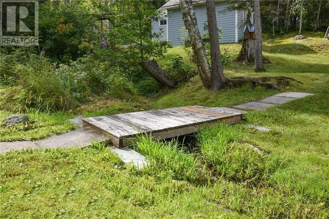 40 Ministic Lake Road