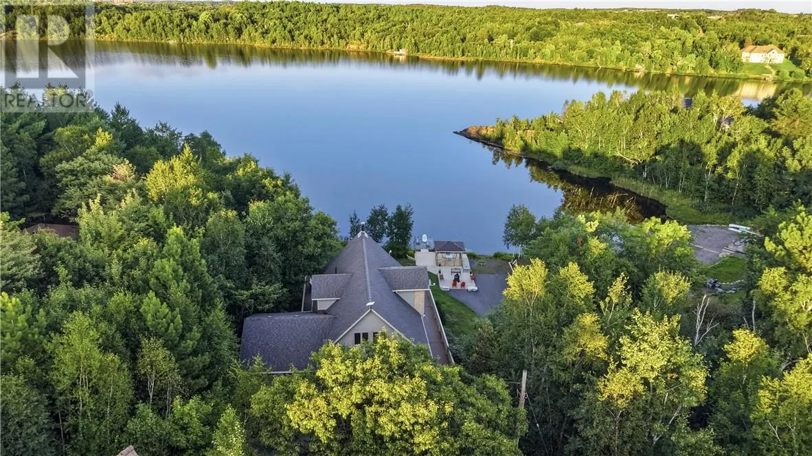 317 Middle Lake