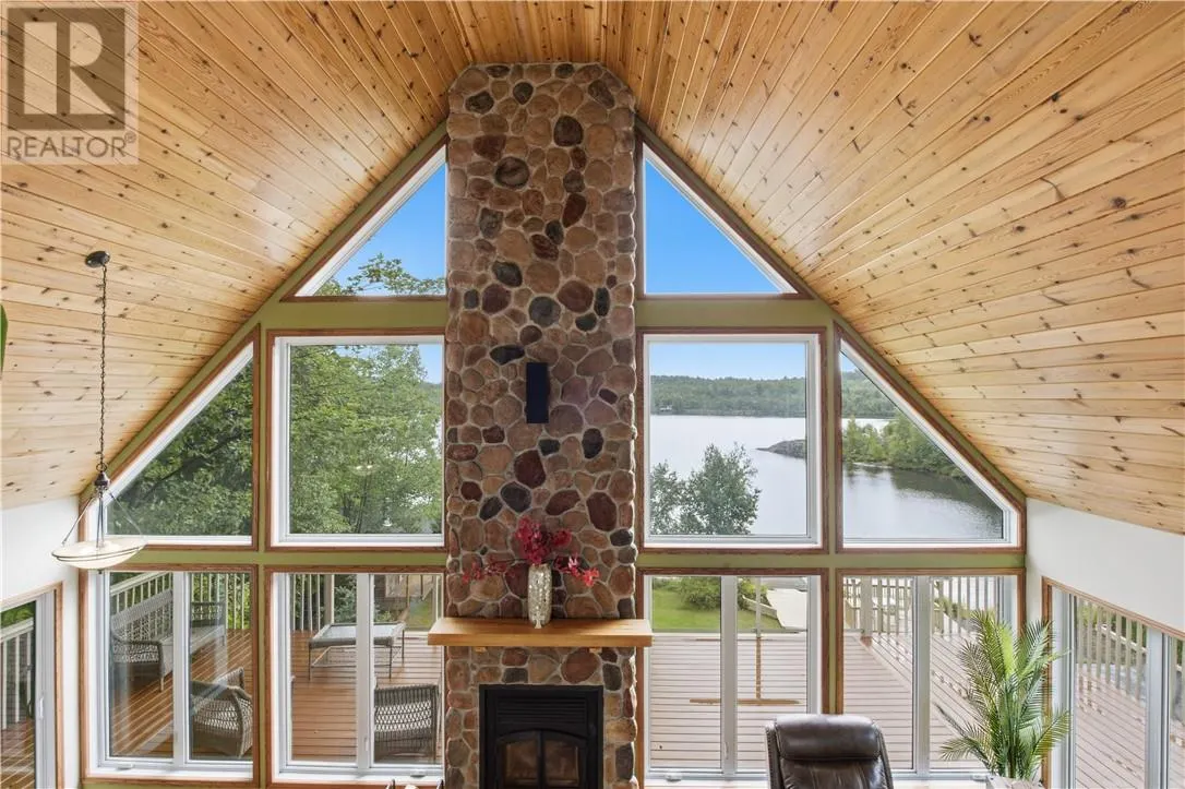 317 Middle Lake