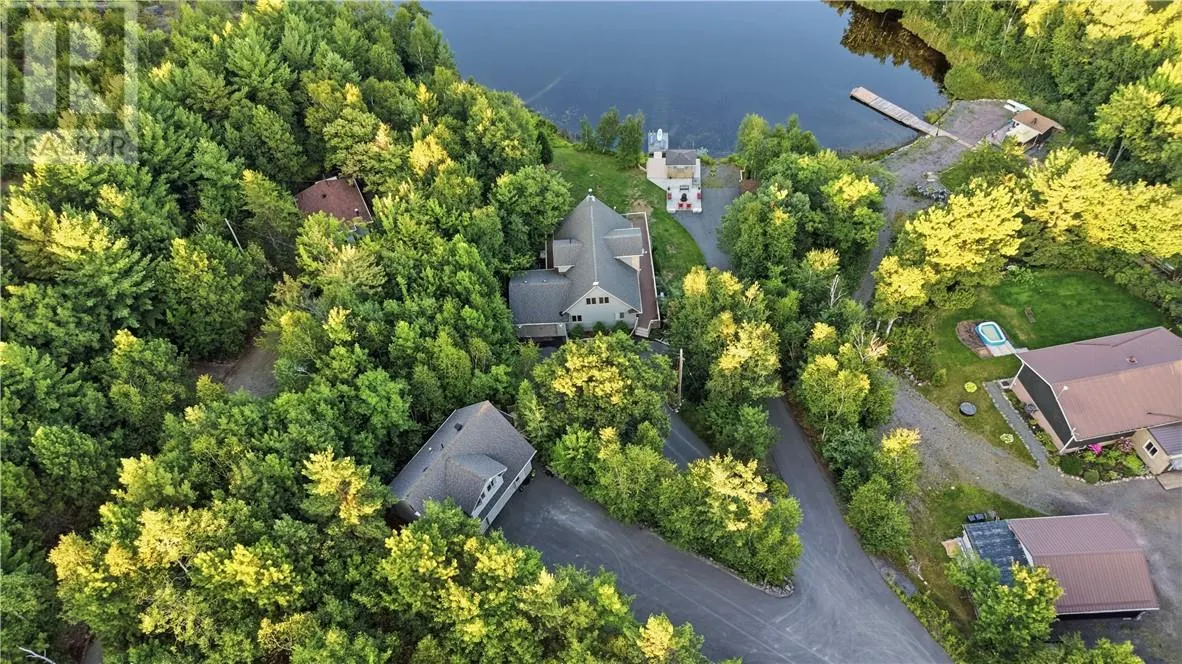 317 Middle Lake