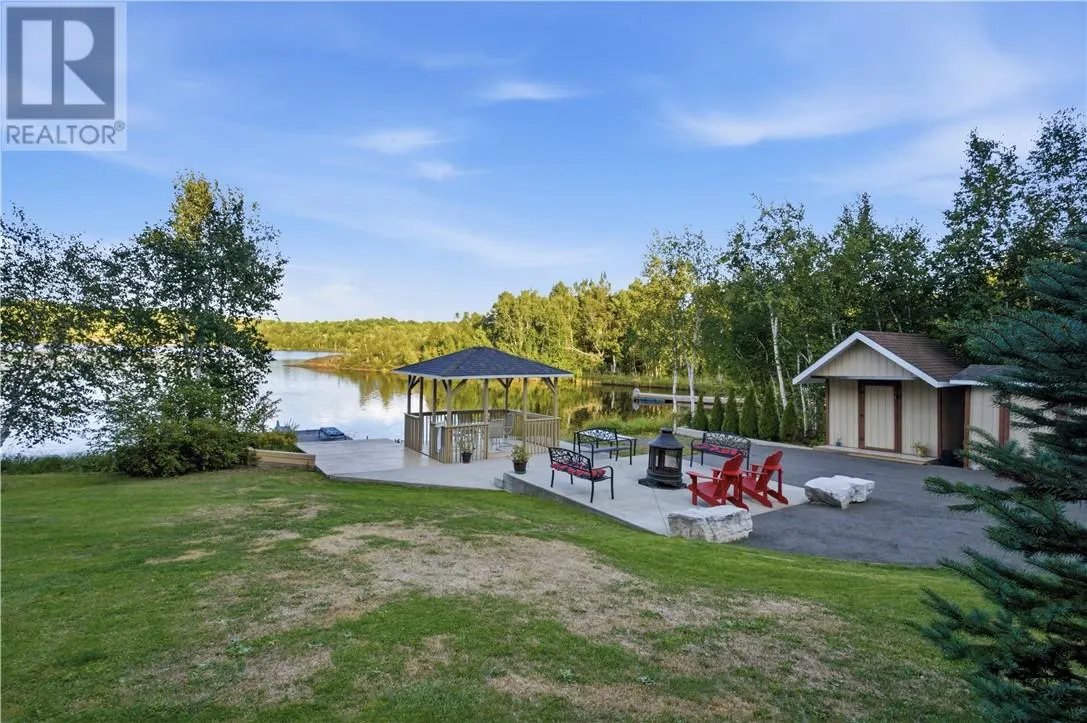 317 Middle Lake