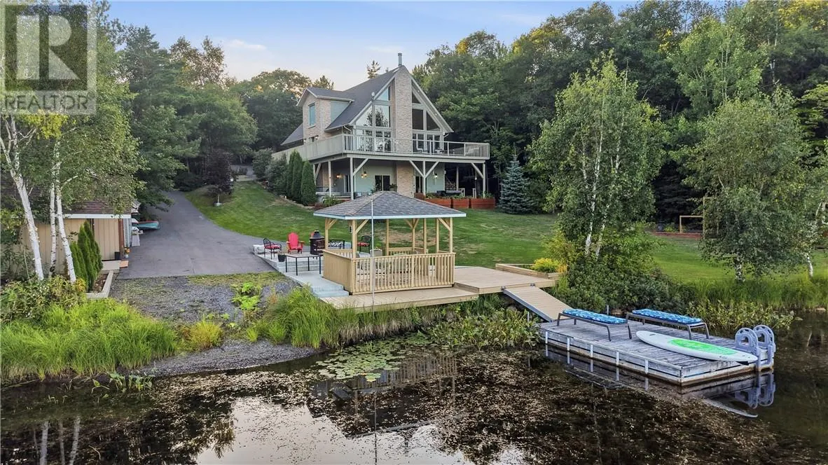 317 Middle Lake