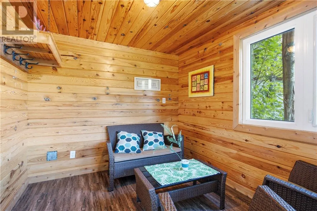 317 Middle Lake