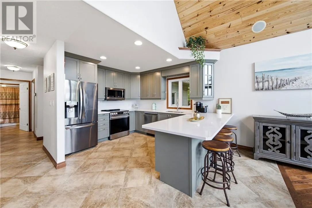 317 Middle Lake