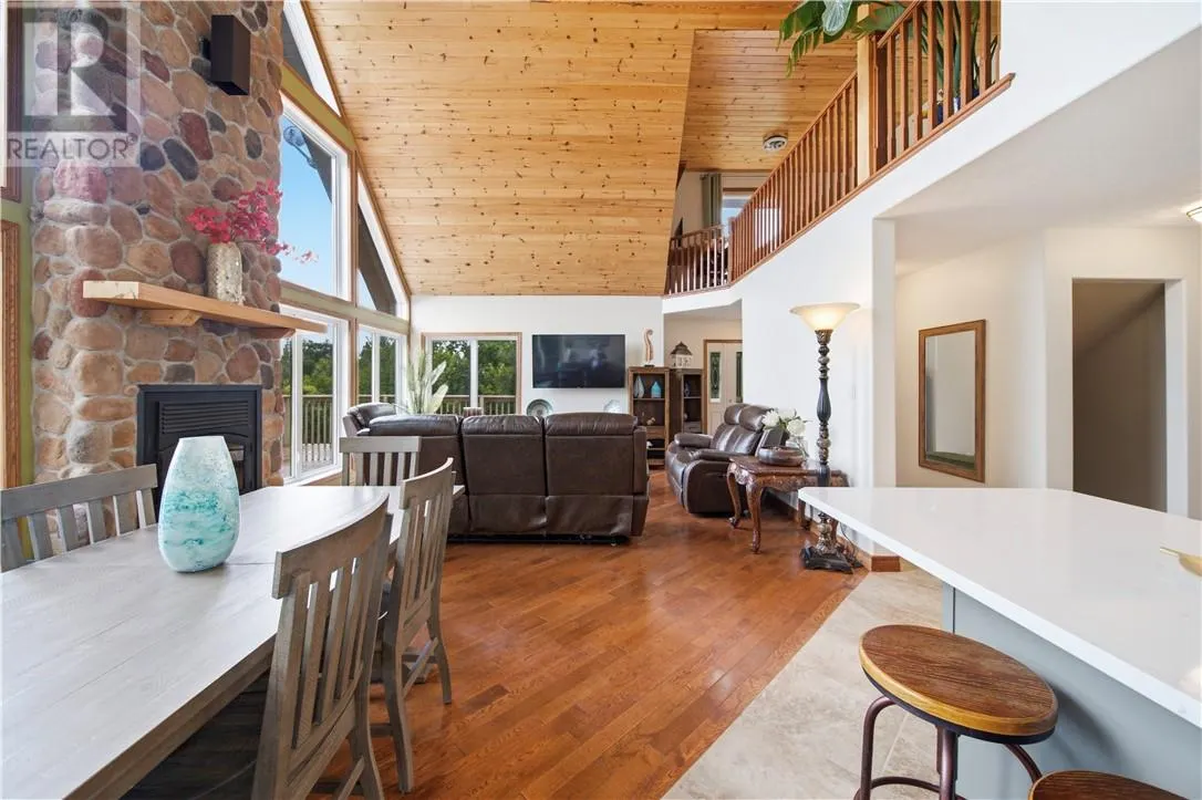 317 Middle Lake