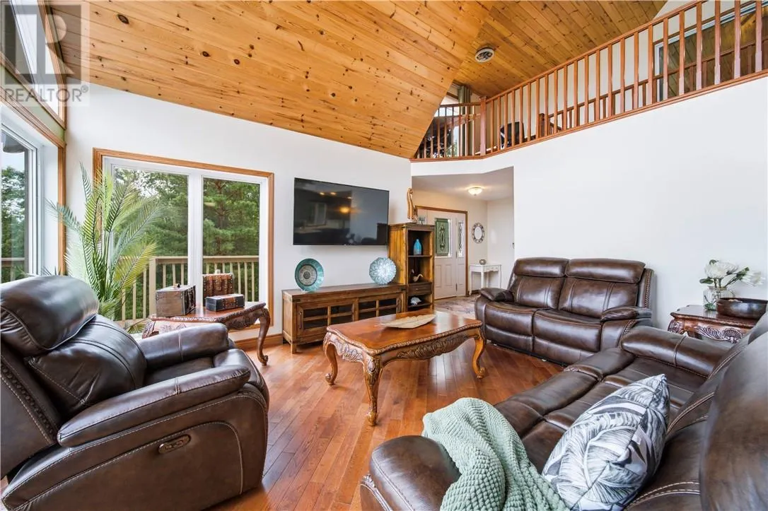 317 Middle Lake