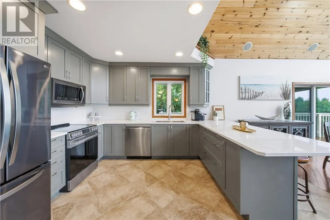 317 Middle Lake
