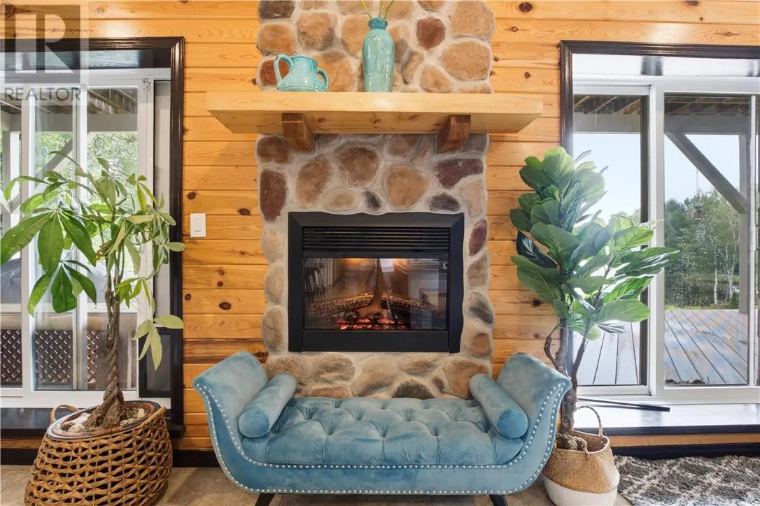 317 Middle Lake