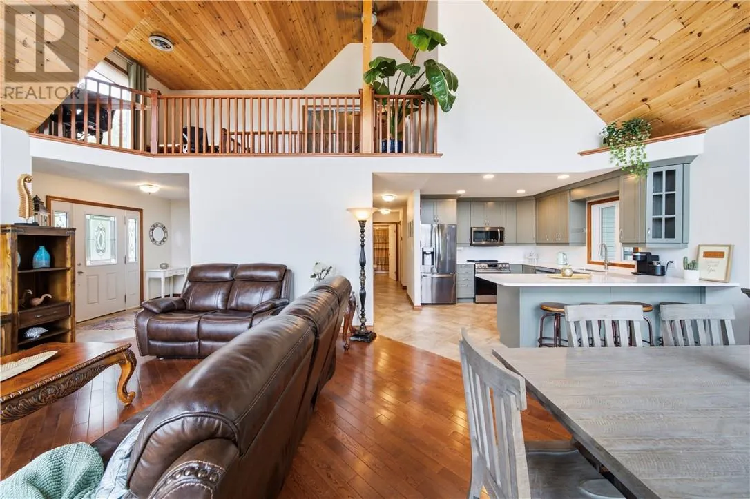317 Middle Lake