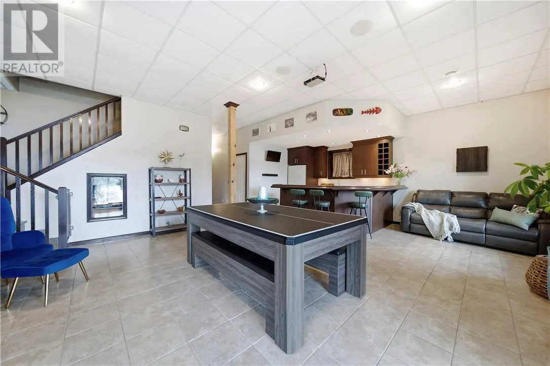 317 Middle Lake