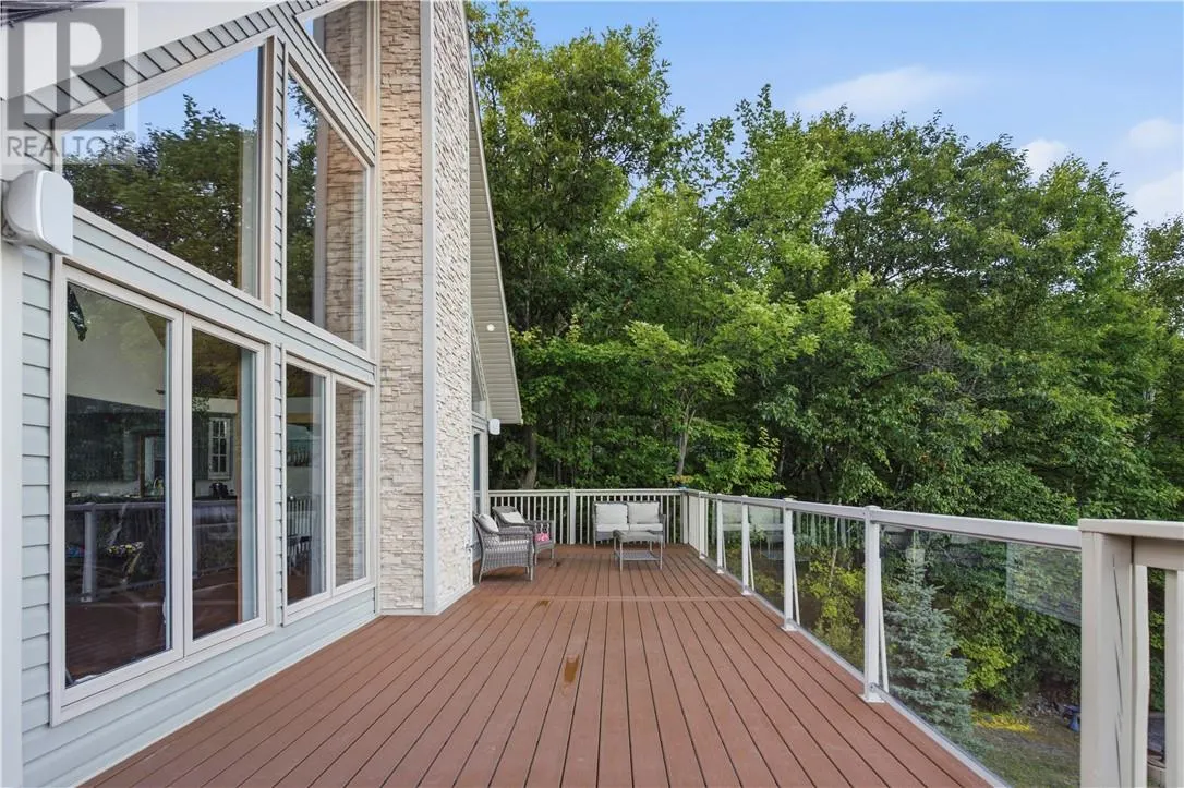 317 Middle Lake