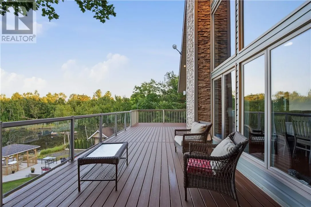 317 Middle Lake