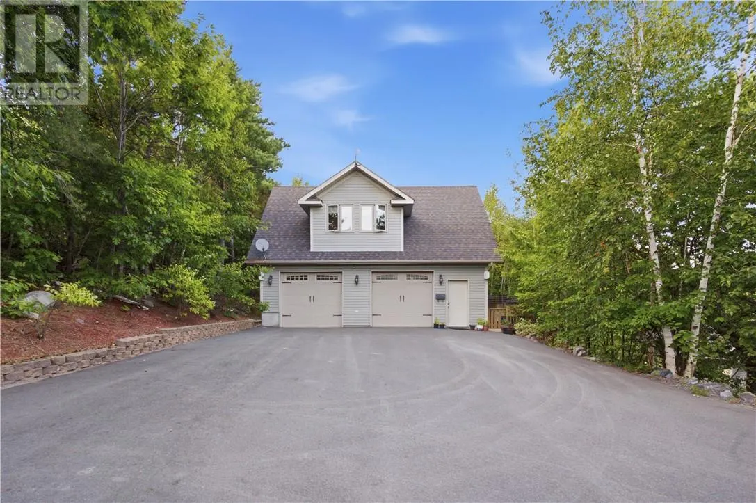 317 Middle Lake