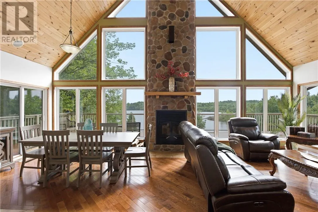 317 Middle Lake