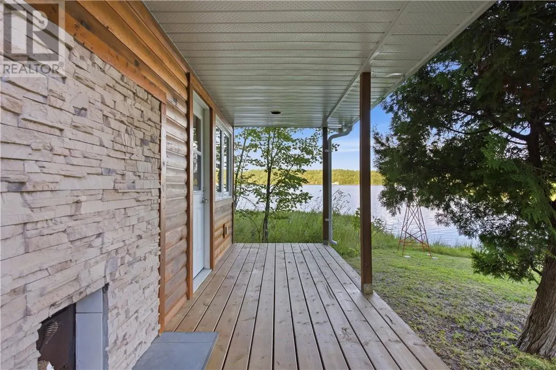317 Middle Lake