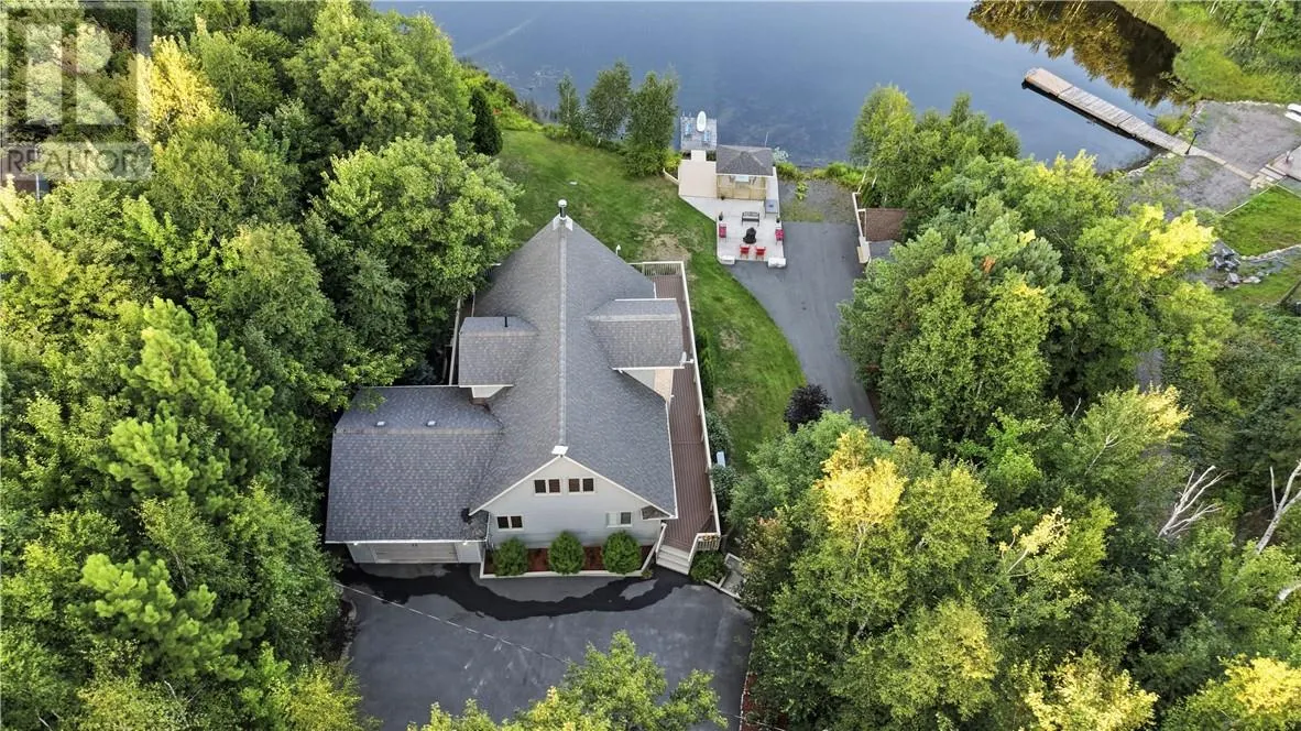 317 Middle Lake
