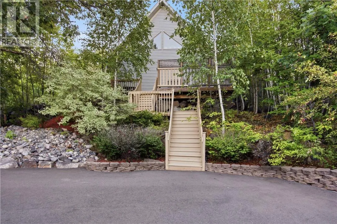 317 Middle Lake