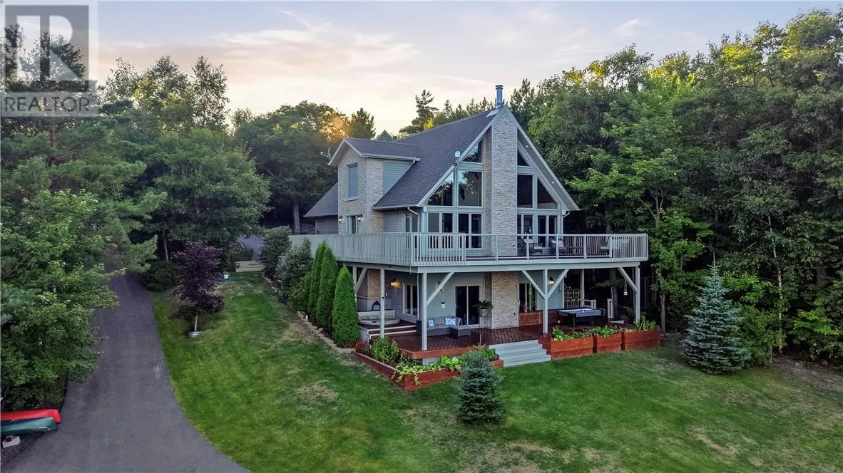 317 Middle Lake