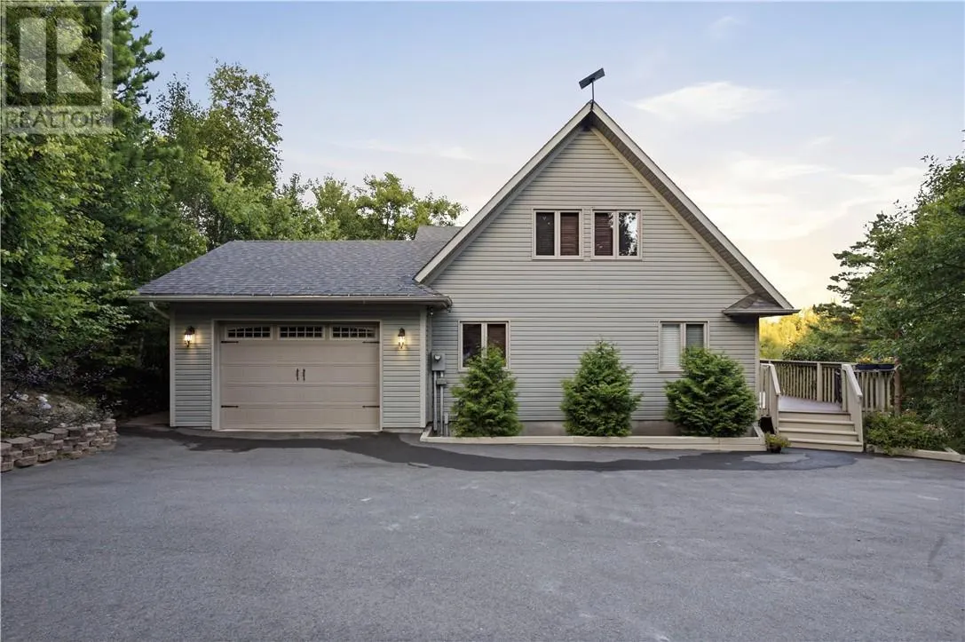 317 Middle Lake