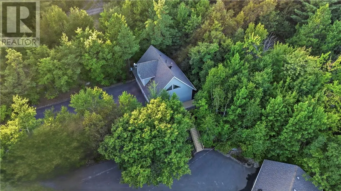 317 Middle Lake