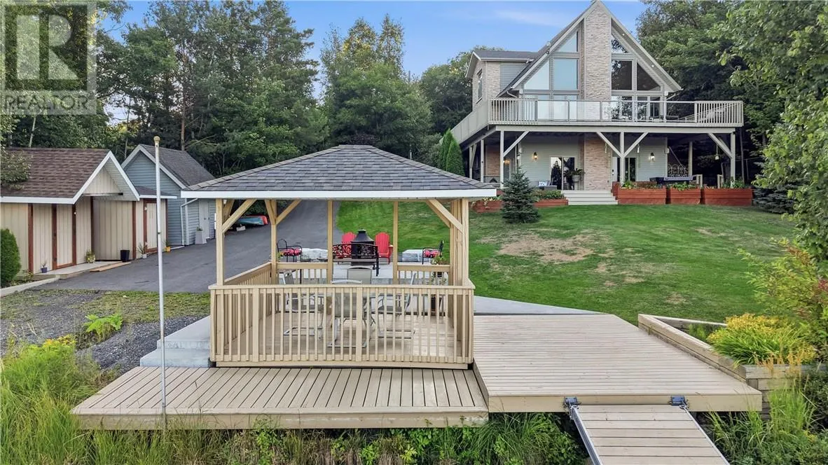317 Middle Lake