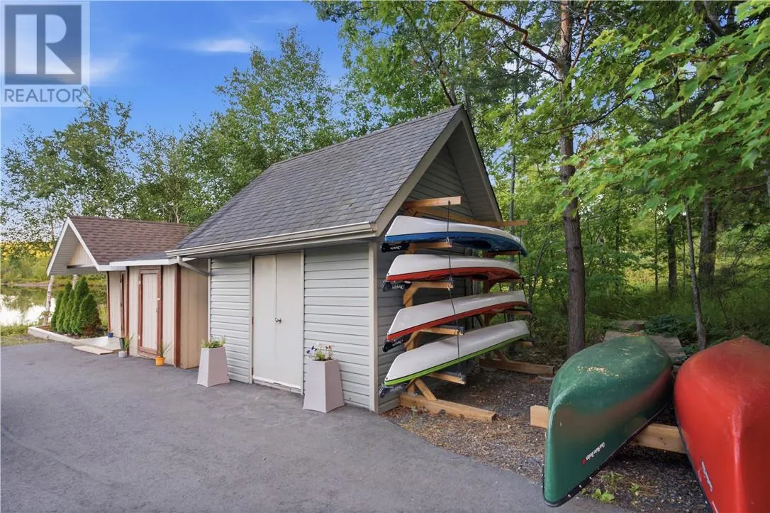 317 Middle Lake