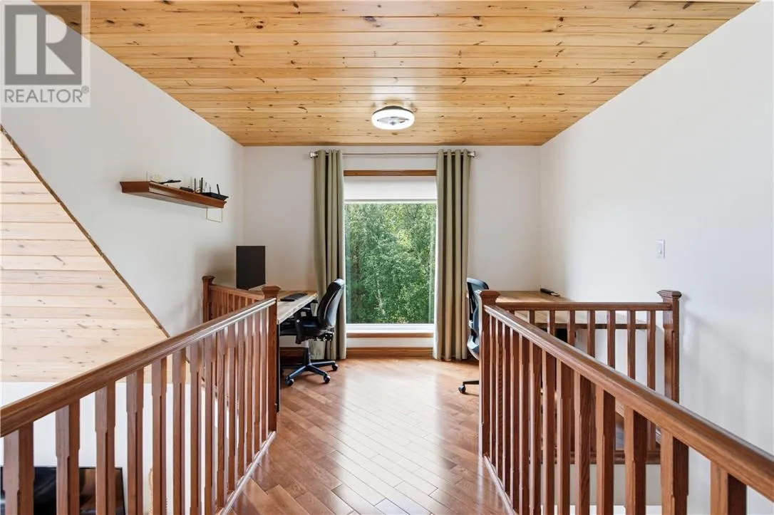 317 Middle Lake