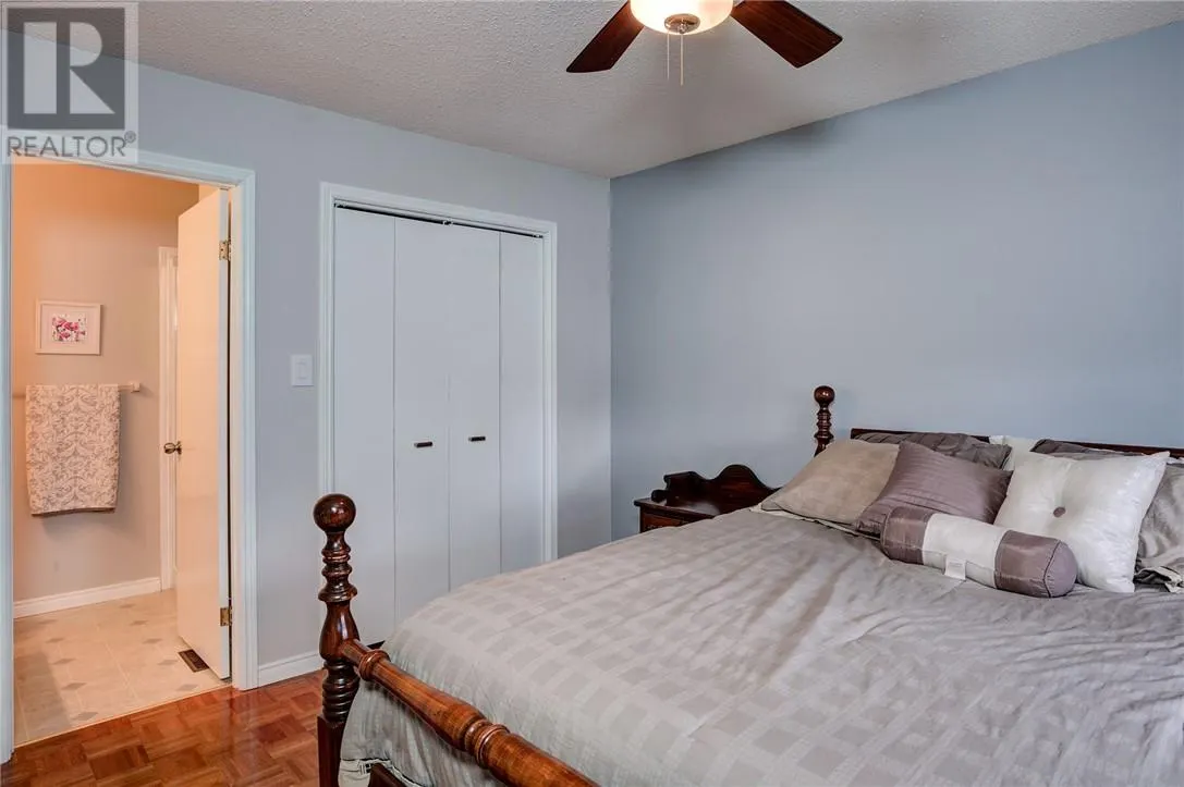 1858 Covewood Crescent