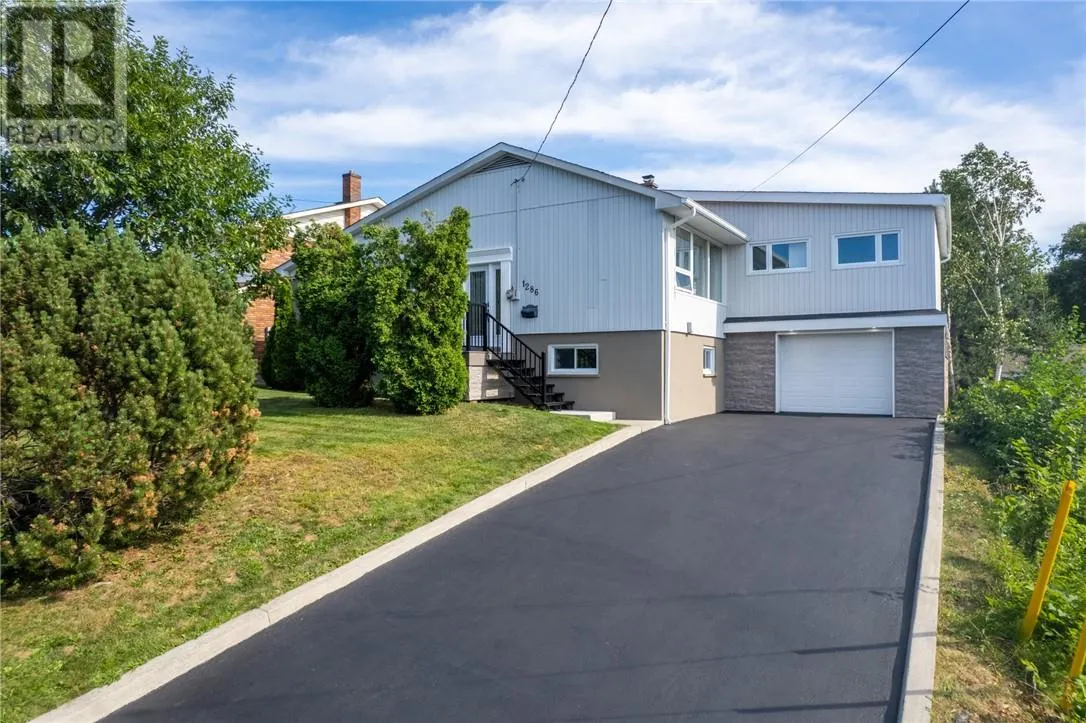 1286 Lauzon Avenue