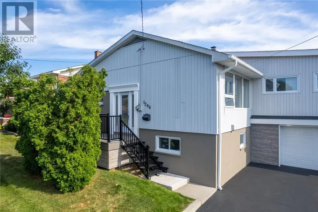 1286 Lauzon Avenue