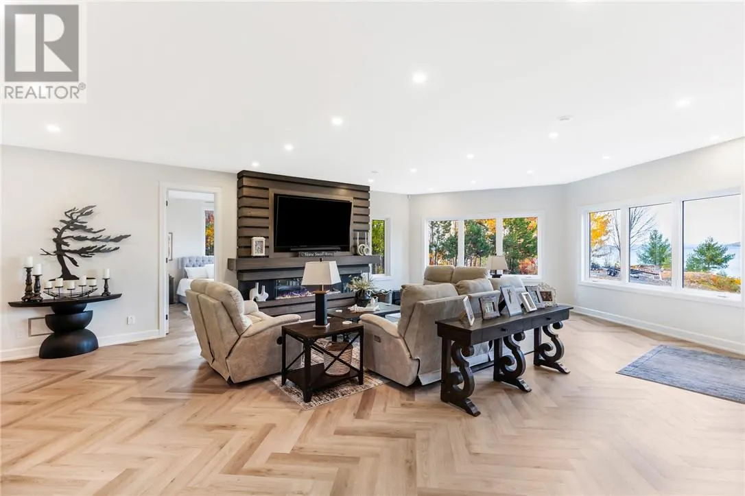 20 Breezehill Road