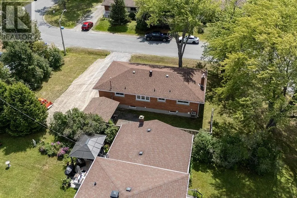 1609 Redfern