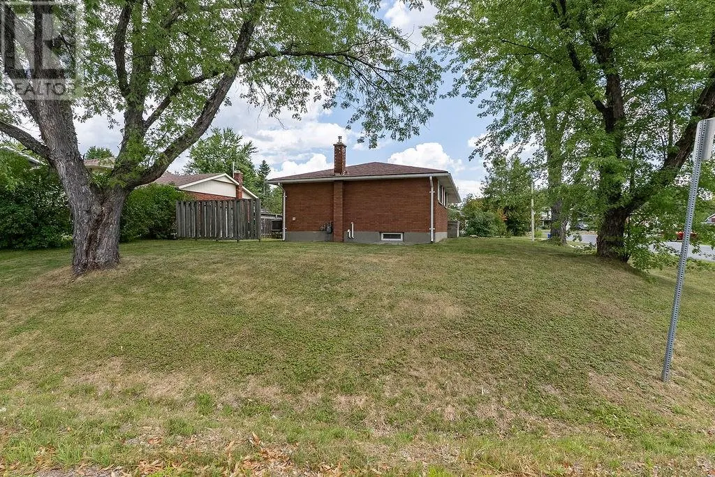 1609 Redfern