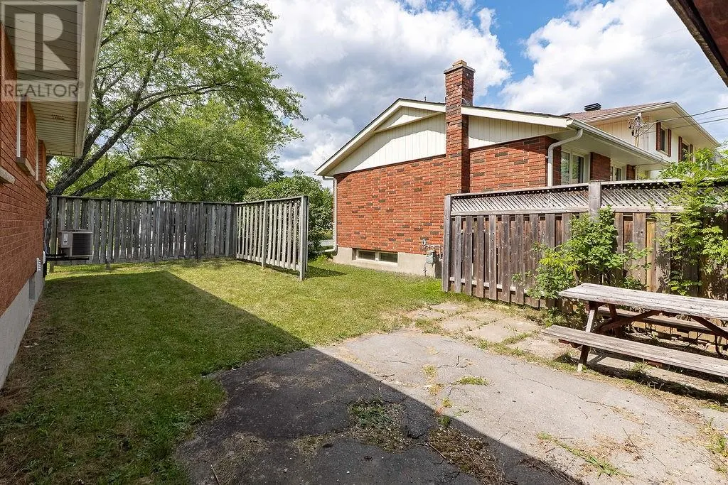 1609 Redfern