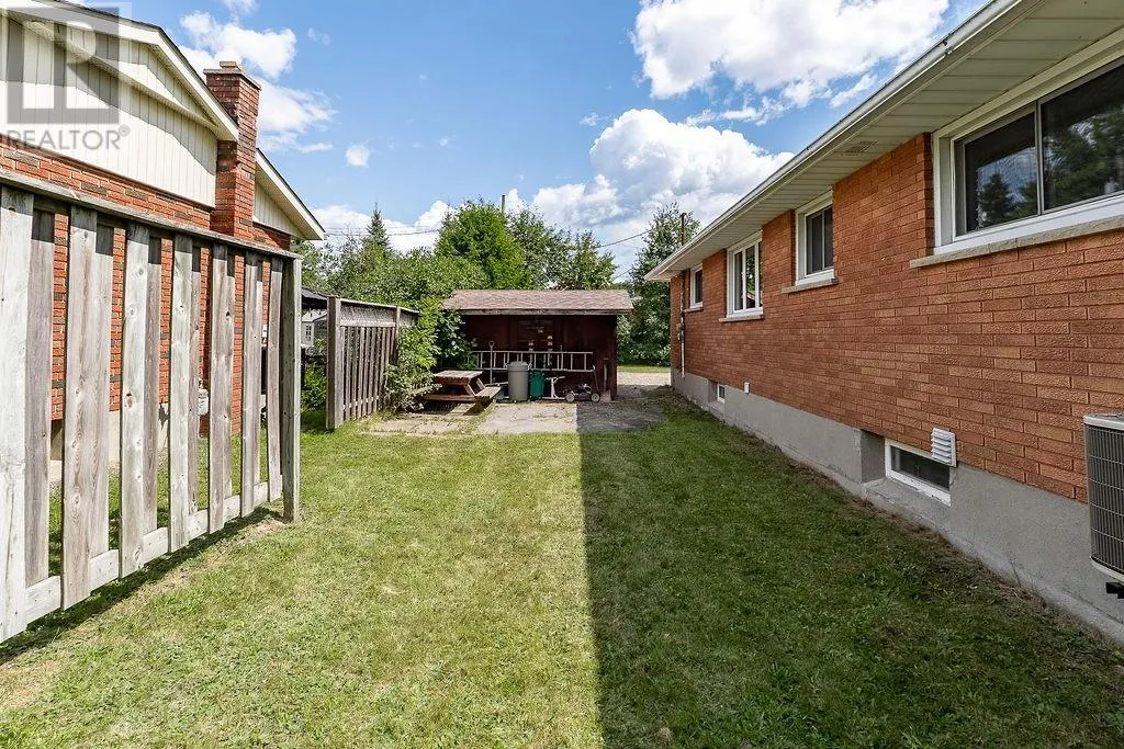 1609 Redfern