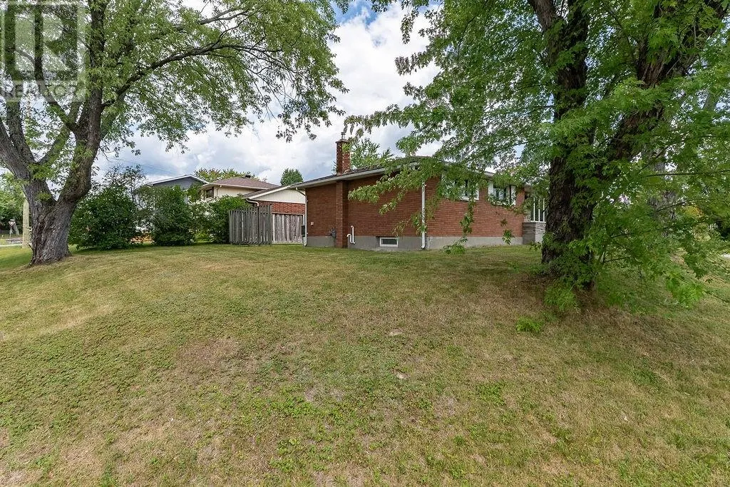 1609 Redfern