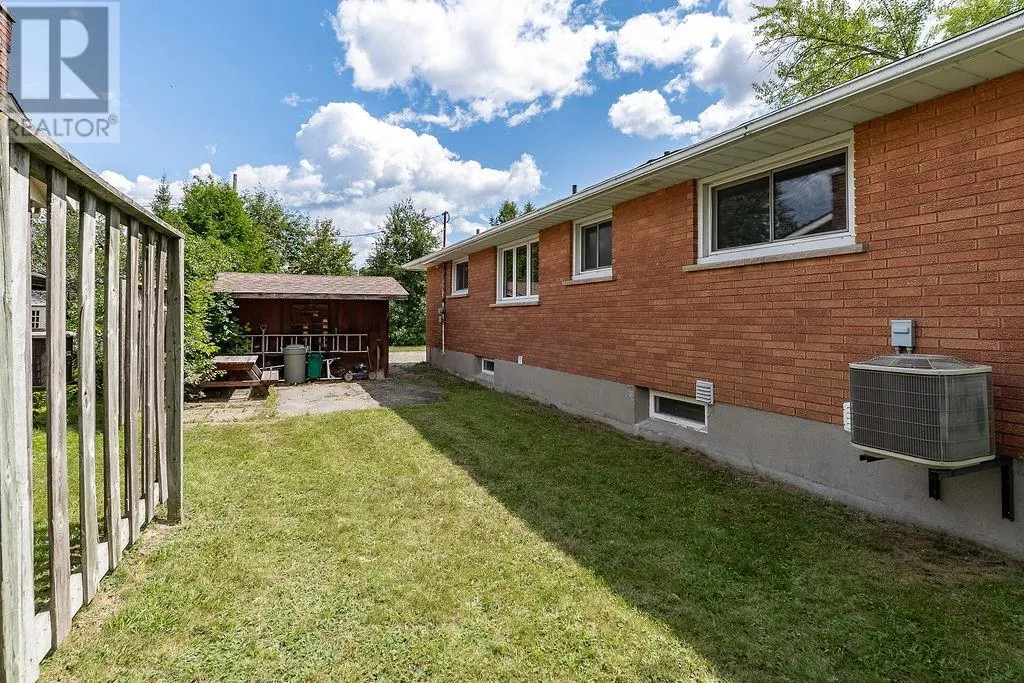 1609 Redfern