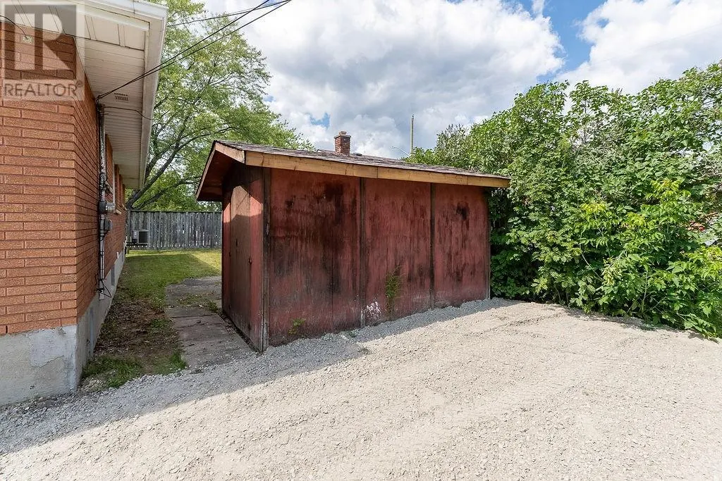 1609 Redfern