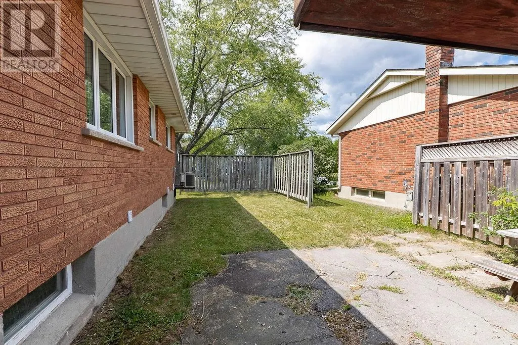 1609 Redfern