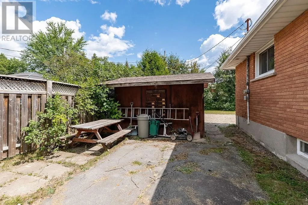 1609 Redfern