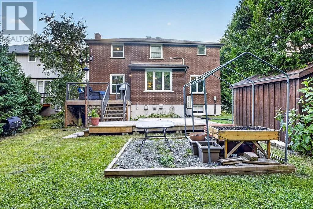 16 Aspenwood Court
