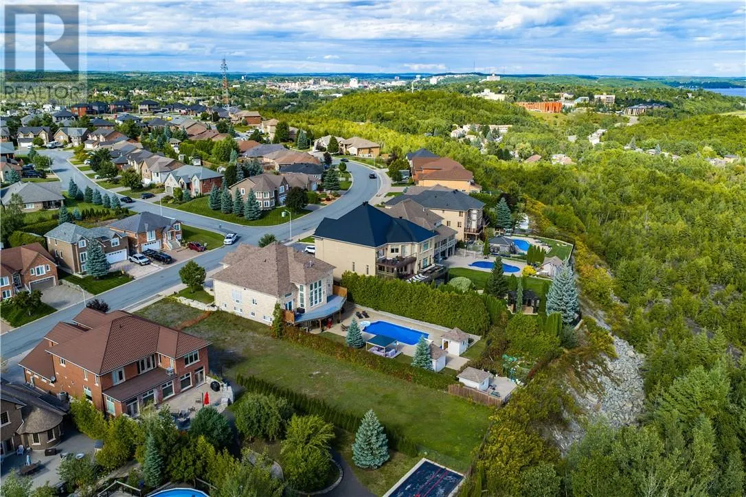 695 Corsi Hill