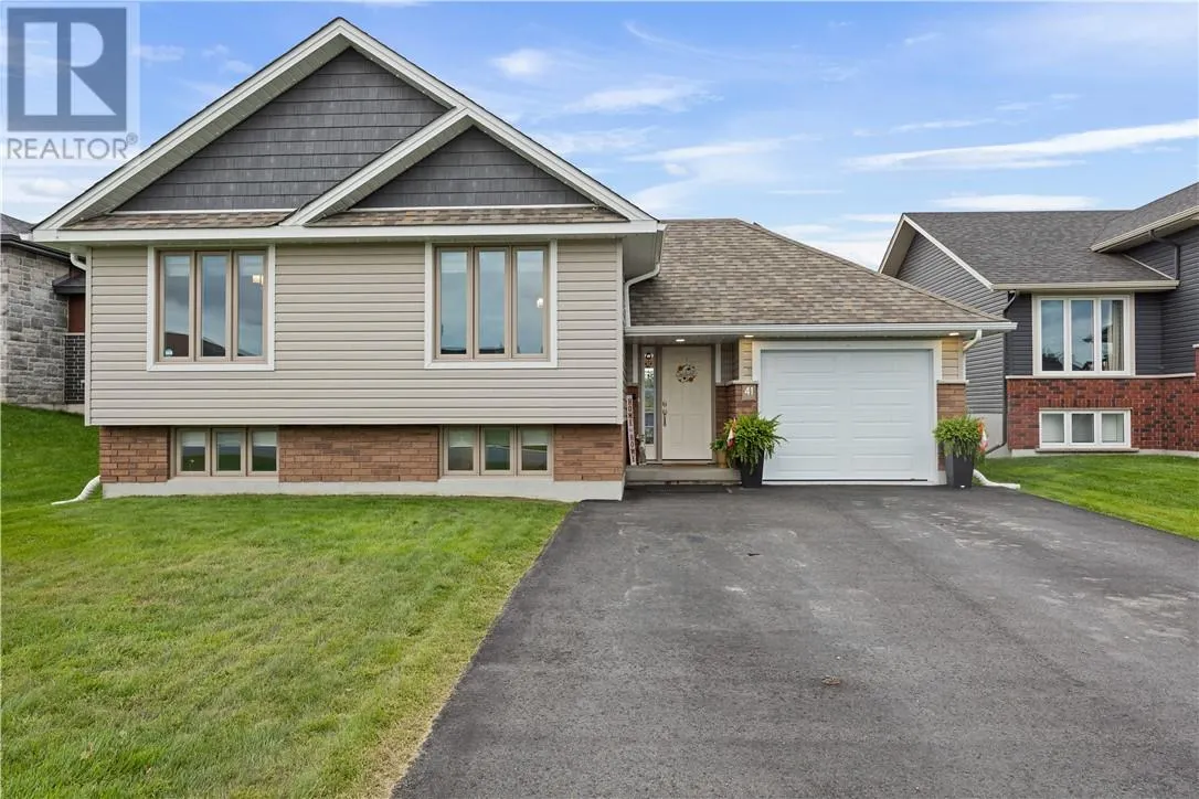 41 Meadowgreen Drive