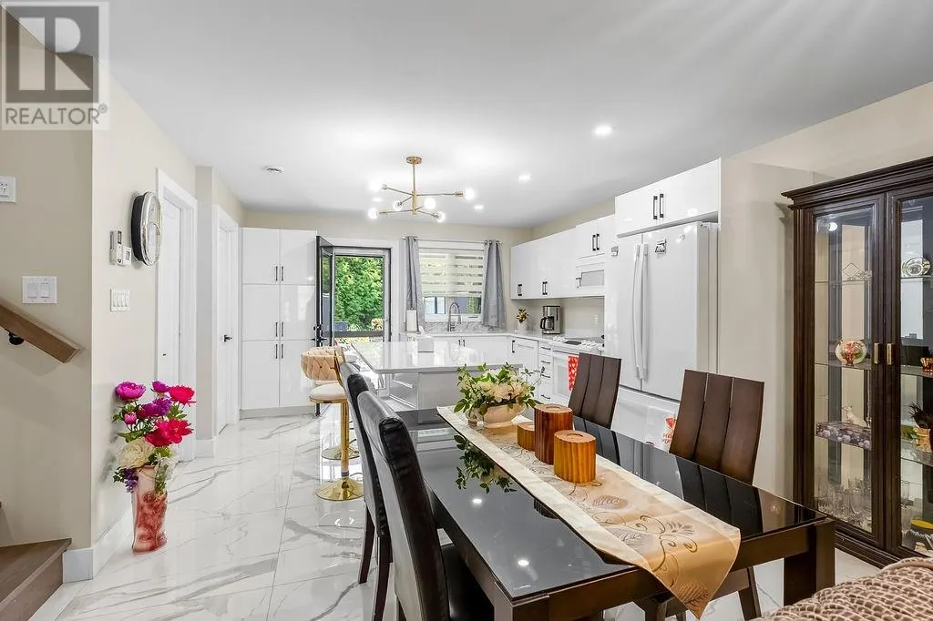 112 Hollybrook Crescent