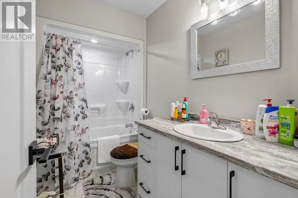 112 Hollybrook Crescent