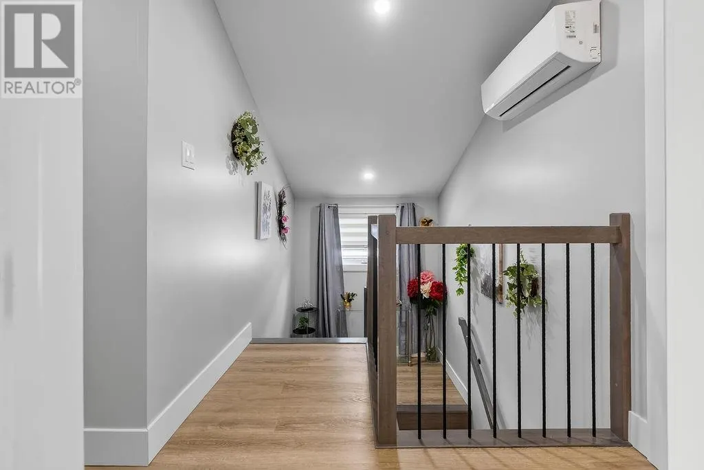 112 Hollybrook Crescent