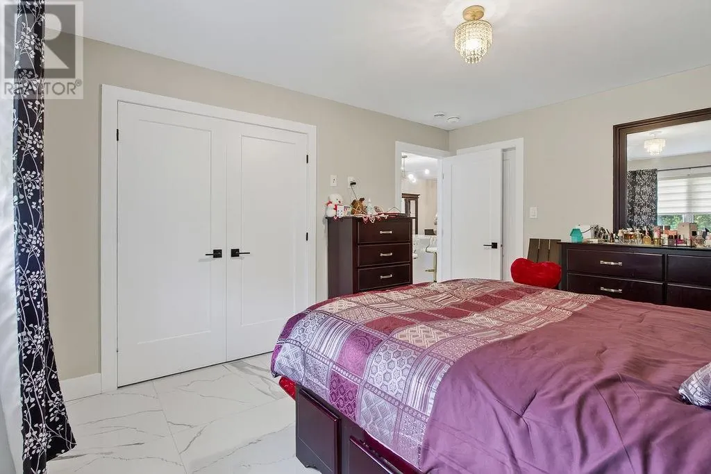 112 Hollybrook Crescent