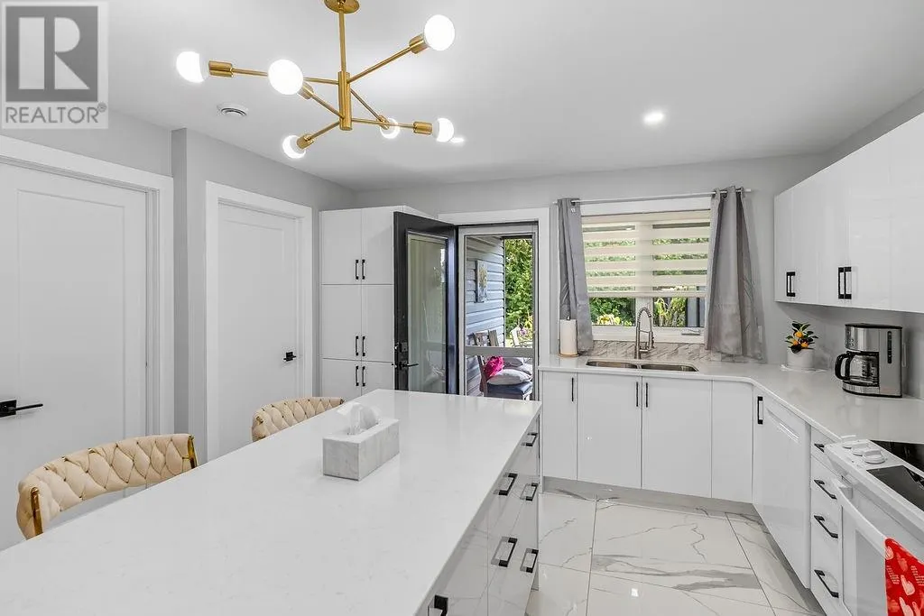 112 Hollybrook Crescent