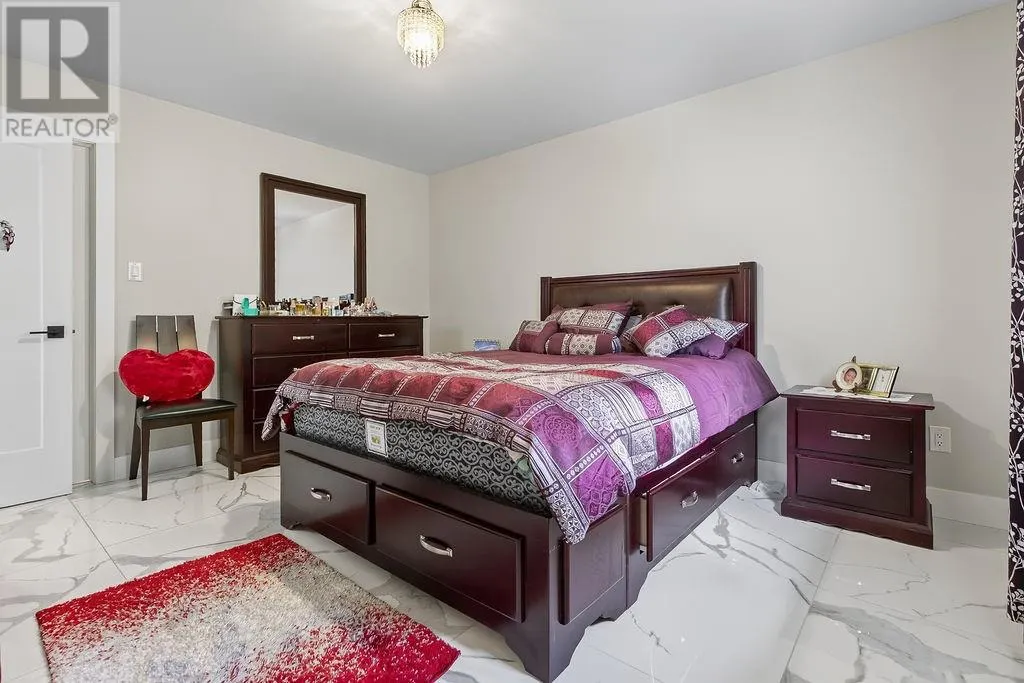 112 Hollybrook Crescent